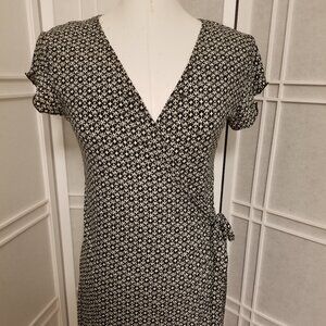 Woman's Black and White Short Sleeve Tunic